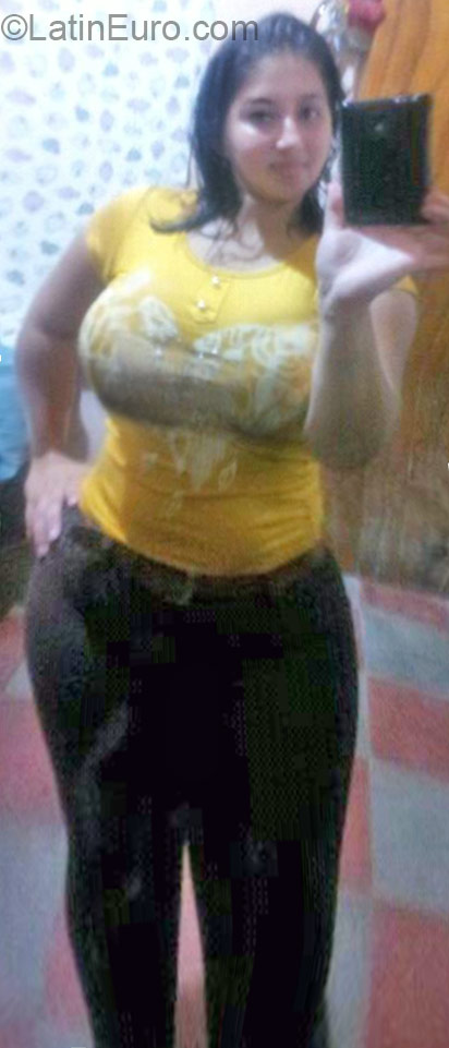 Date this lovely Honduras girl Diana from Comayagua DO25973