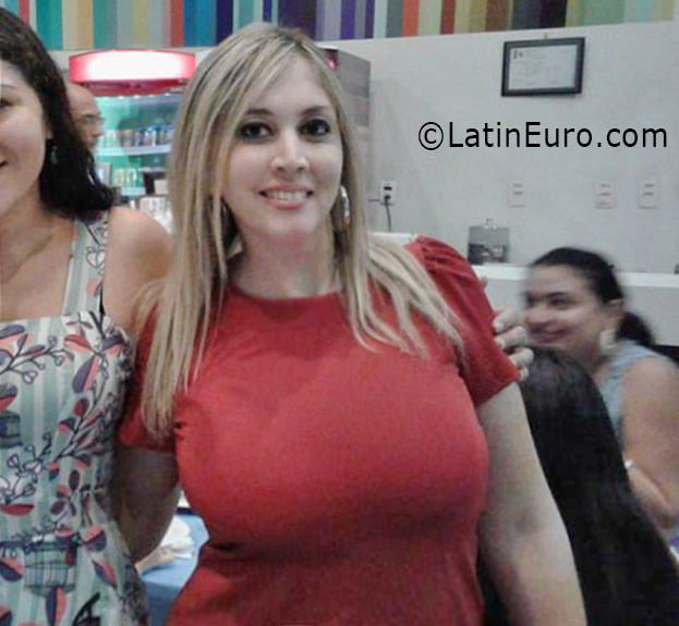 Date this voluptuous Brazil girl Flavia from Manaus BR9690
