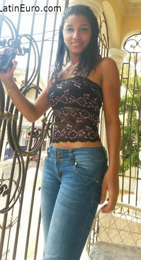 Date this hard body Dominican Republic girl Angela from Higuey DO26038