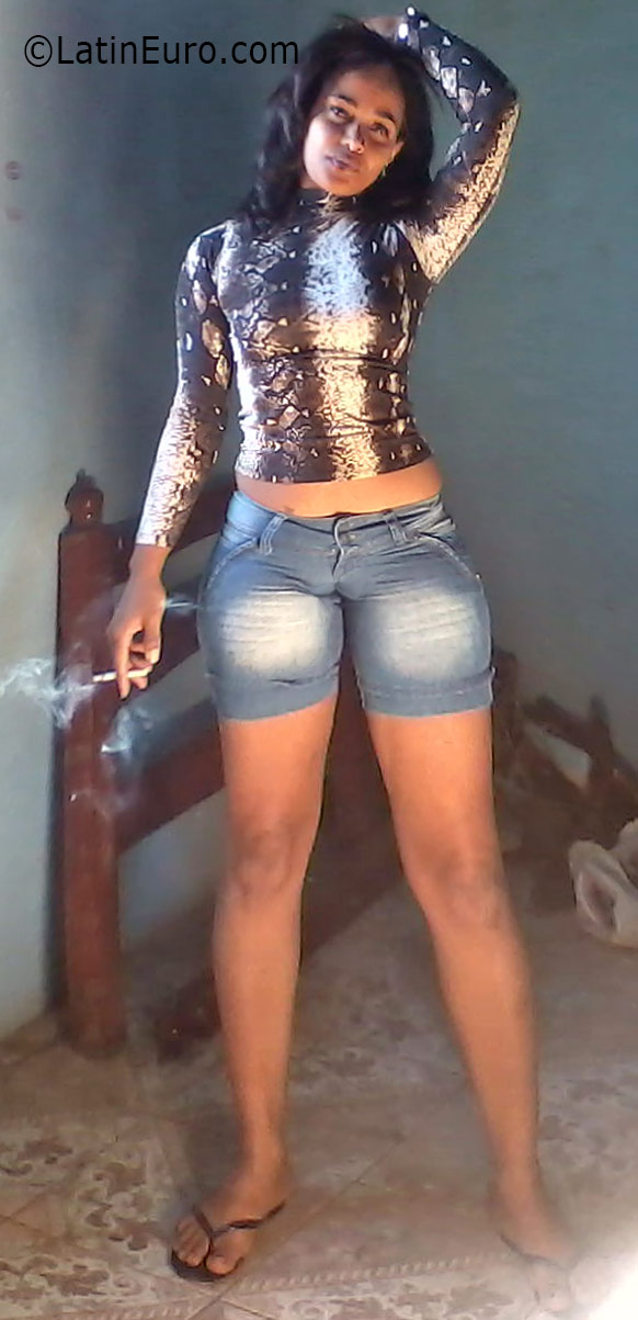 Date this attractive Brazil girl Marcia from Salvador BR9699