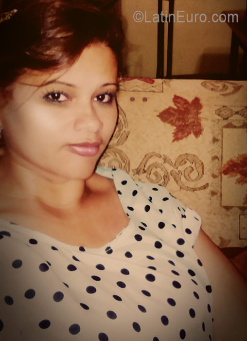 Date this young Honduras girl Julia from Tegucigalpa DO26389