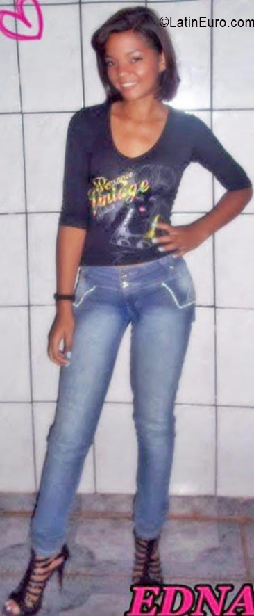 Date this nice looking Brazil girl Edna from Brasilia BR9772