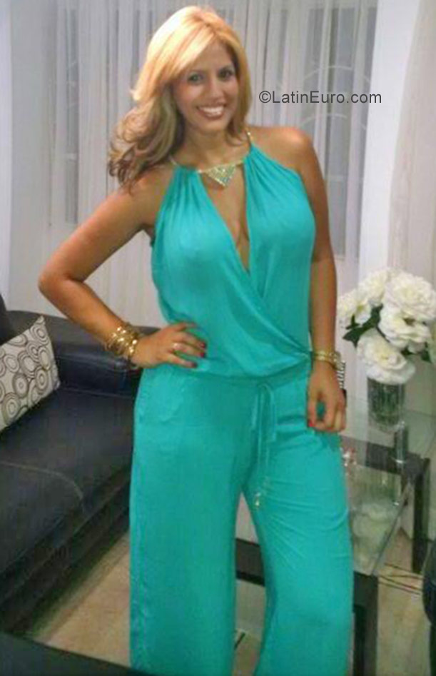 Date this foxy United States girl Andrea from Hollywood US17631