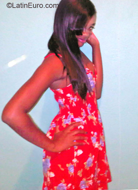 Date this delightful Jamaica girl Shevele from Kingston JM2359