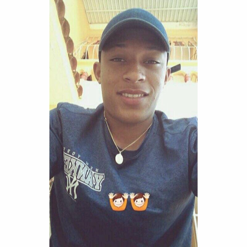 Date this young Dominican Republic man Guillermo from Santo Domingo DO27372