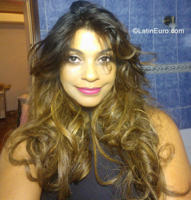 Date this sensual Brazil girl Geovana from Brasilia BR9908