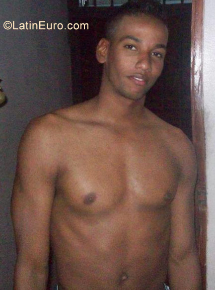 Date this lovely Dominican Republic man Edinson Enmanue from Espaillat DO27892