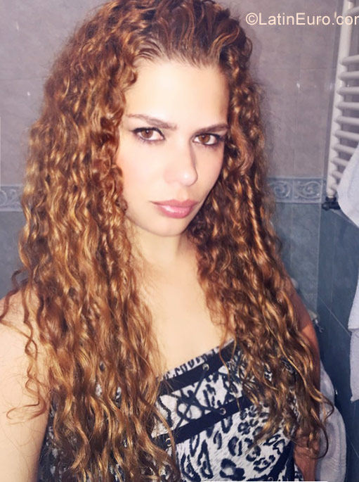 Date this athletic Portugal girl Angelsammy from Lisboa PT77