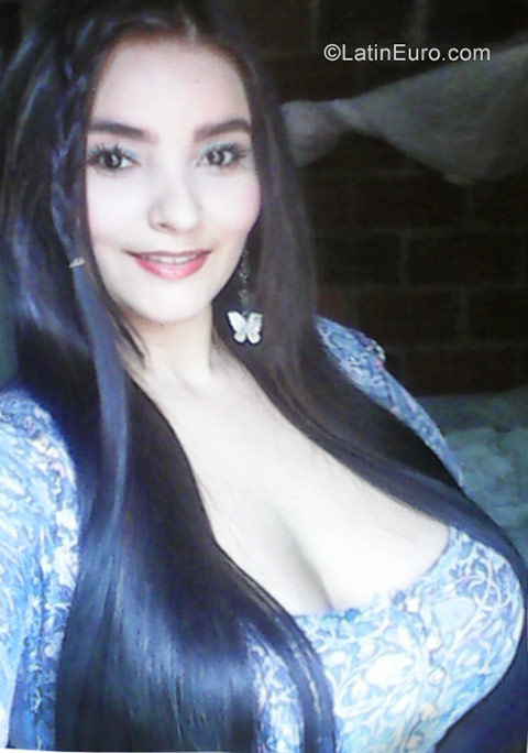 Date this sultry Colombia girl Caroly from Cucuta CO20877