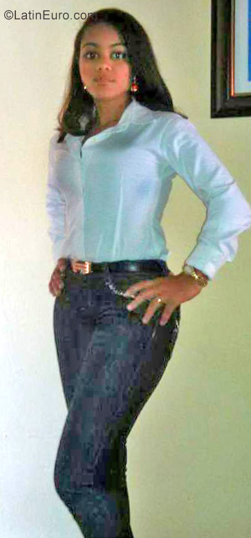 Date this georgeous Dominican Republic girl Glenny from La Romana DO40303