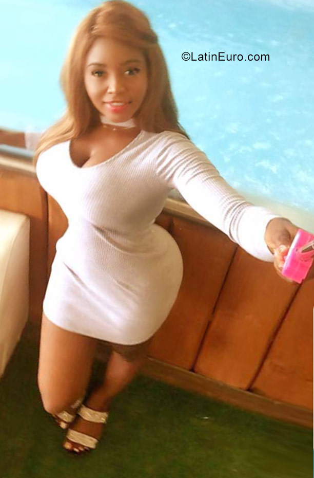 Date this foxy Spain girl Natasha from Madrid ES372