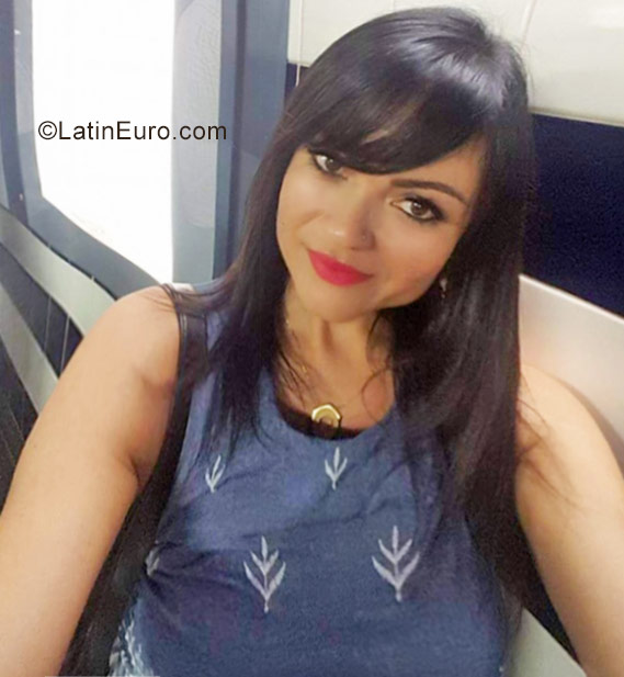 Date this fun Portugal girl Sabrina from Lisbon PT80
