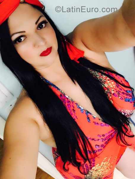 Date this happy United States girl Any from Ft. Lauderdale US18563