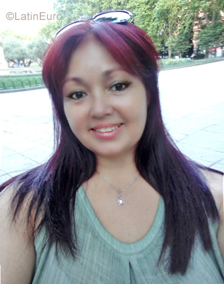 Date this happy Spain girl Adriana from Madrid ES389