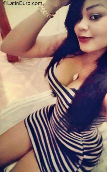 Date this passionate Dominican Republic girl Virginia from San Cristobal DO30006