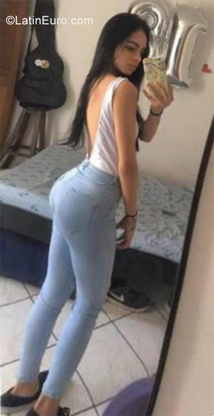 Date this happy United States girl Irina becker from Dallas US18624
