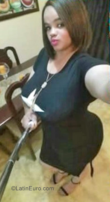 Date this good-looking Dominican Republic girl Samantha from Santo Domingo DO56799