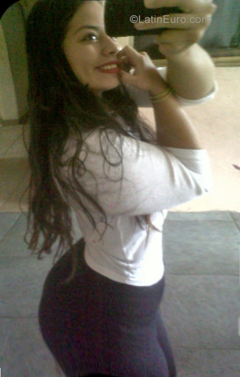 Date this stunning Venezuela girl Yusmeli from Caracas VE949