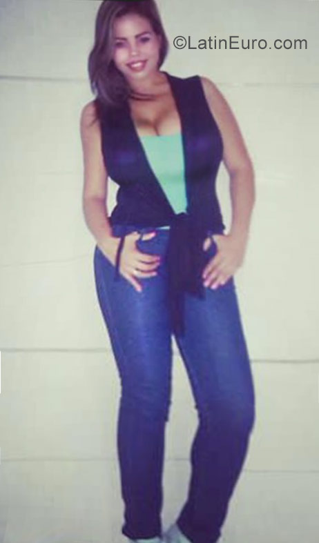 Date this young Venezuela girl Genesis from Caracas VE950