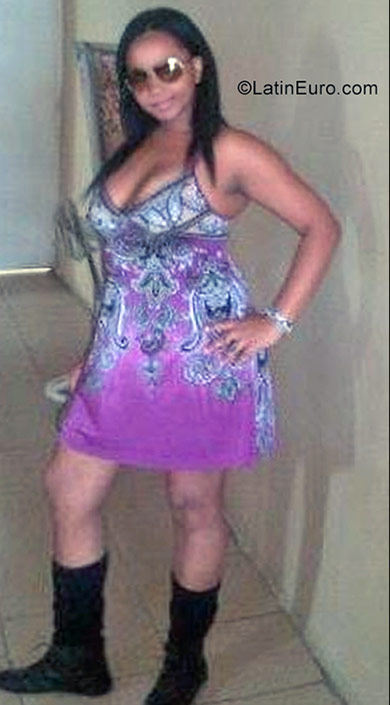 Date this sultry Venezuela girl Rosa from Caracas VE970