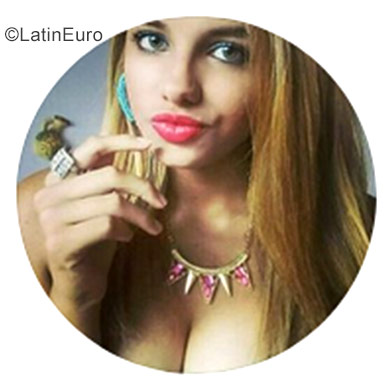 Date this voluptuous Venezuela girl Karina from Valencia VE994