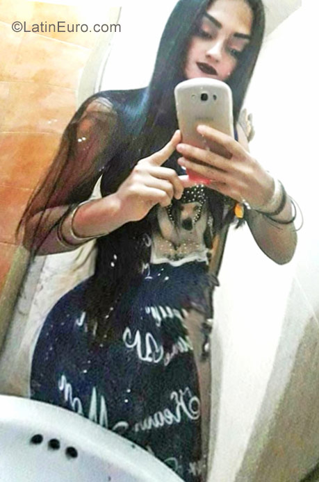 Date this pretty Venezuela girl Shany from Ciudad Guayana VE1002