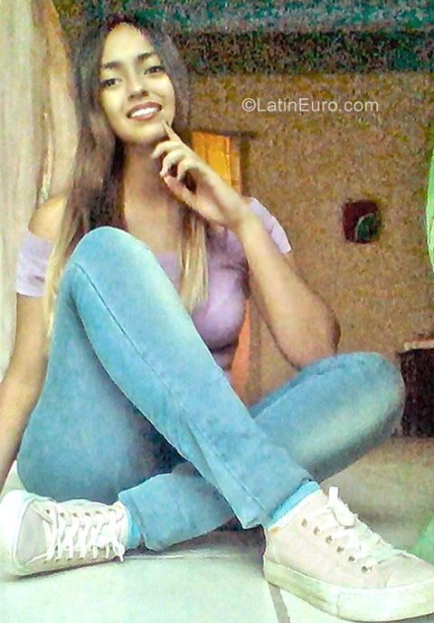 Date this foxy Mexico girl Viridiana from Guadalajara MX1527