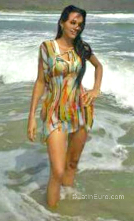Date this funny Venezuela girl Darverlys from Valencia VE1058