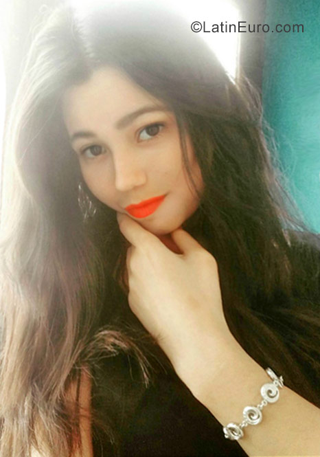 Date this hard body Venezuela girl Yenifer from San Cristobal VE1111