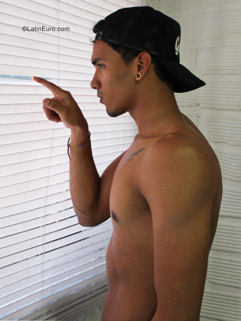 Date this sensual Colombia man Gabriel from medellin CO22862