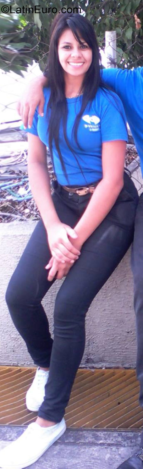 Date this sensual Venezuela girl Grey from Caracas VE1143