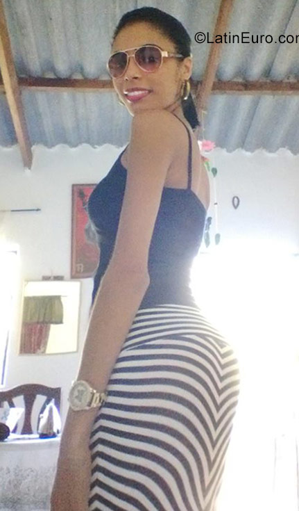 Date this lovely Colombia girl Vanessa from Santa Marta CO22896