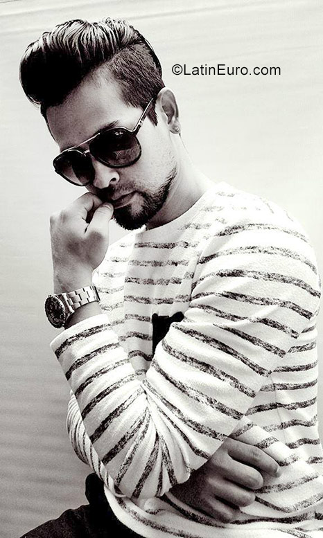 Date this cute Colombia man Wilmer from Bucaramanga CO23051