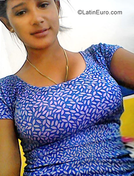 Date this lovely Dominican Republic girl Eva marina from Punta Cana DO31223
