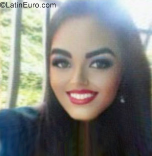 Date this happy Venezuela girl Catalina from Barquisimeto VE1306