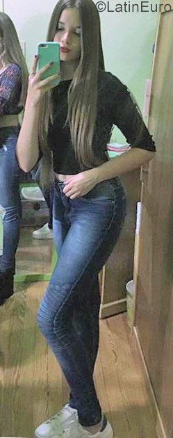 Date this attractive Argentina girl Macarena from Buenos Aires AR119