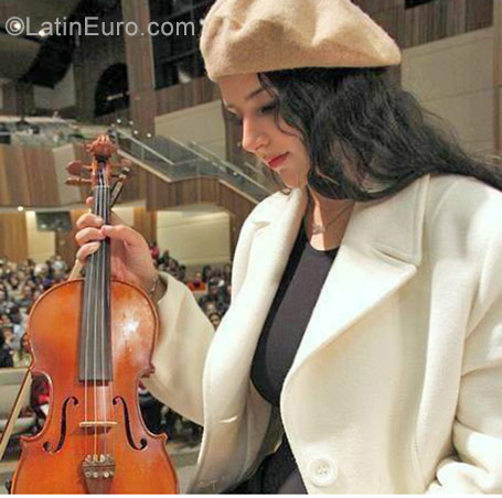 Date this pretty Brazil girl Leah from Curitiba BR10438