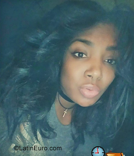 Date this pretty United States girl Paola from East Chicago DO31558