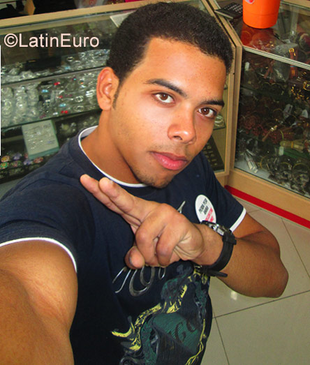 Date this stunning Dominican Republic man Sandi from Santo Domingo DO31772