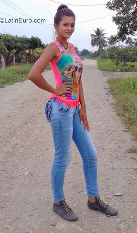 Date this foxy Venezuela girl Yamileth from Perija VE1415