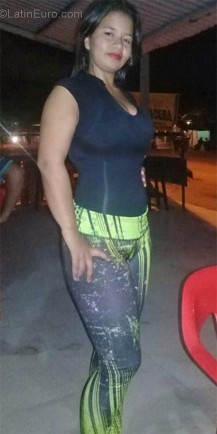Date this hard body Venezuela girl Dexis from Caracas VE1447