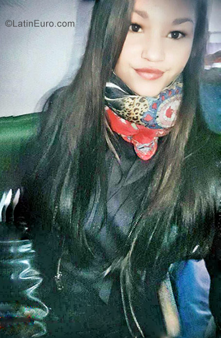 Date this foxy Argentina girl Laura from Buenos Aires AR133