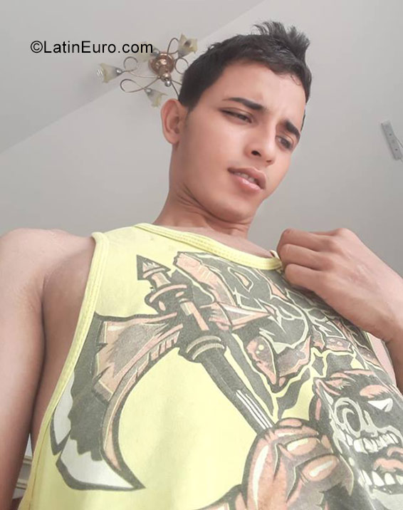 Date this exotic Colombia man David from Cali CO23654