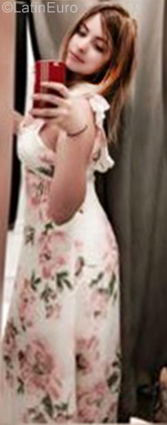 Date this athletic Ecuador girl Alexa from Quito EC253