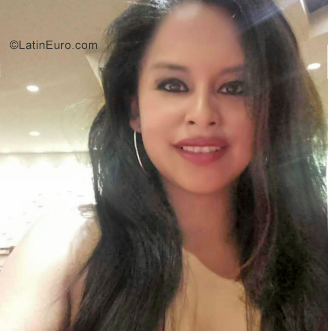 Date this sensual Ecuador girl Tefy from Quito EC254