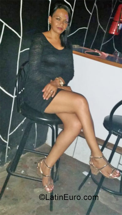 Date this charming Honduras girl Rosa from Trujillo HN2494