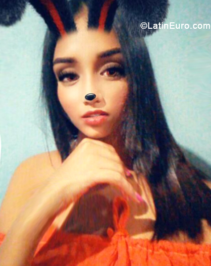 Date this nice looking Venezuela girl Nahomi from Cumana VE1774