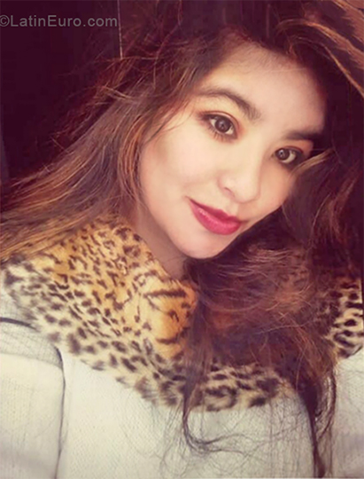 Date this sensual Bolivia girl Scarlet from La Paz BO46