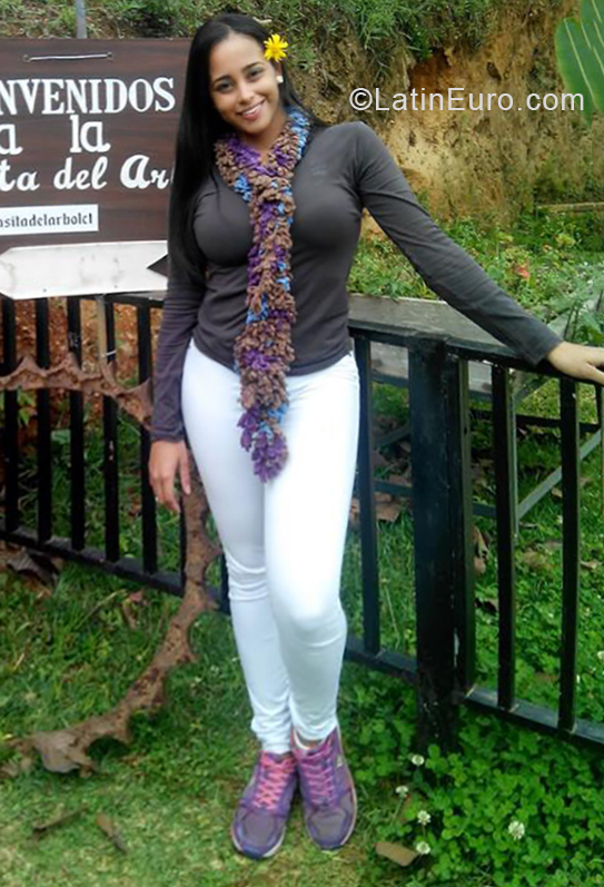 Date this sensual Venezuela girl Kathelyn from Caracas VE1882