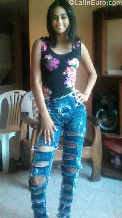 Date this charming Venezuela girl Yorgelis from Caracas VE1896